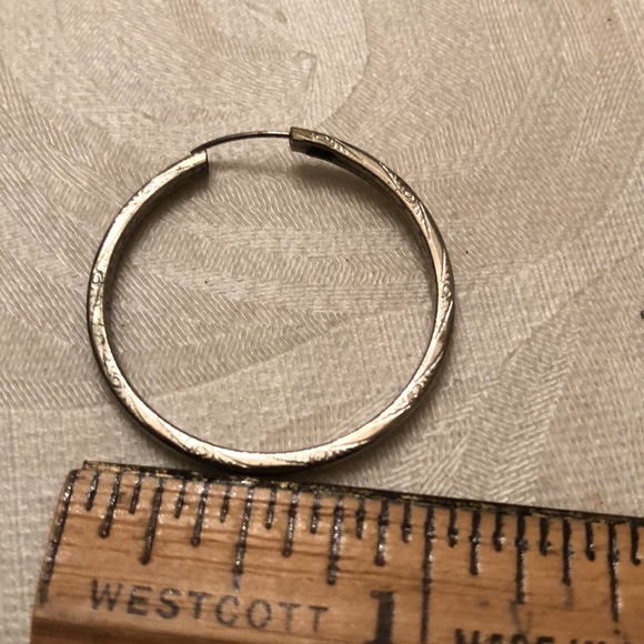 NWT silver etched hypo allergenic thin hoops - Picture 5 of 8